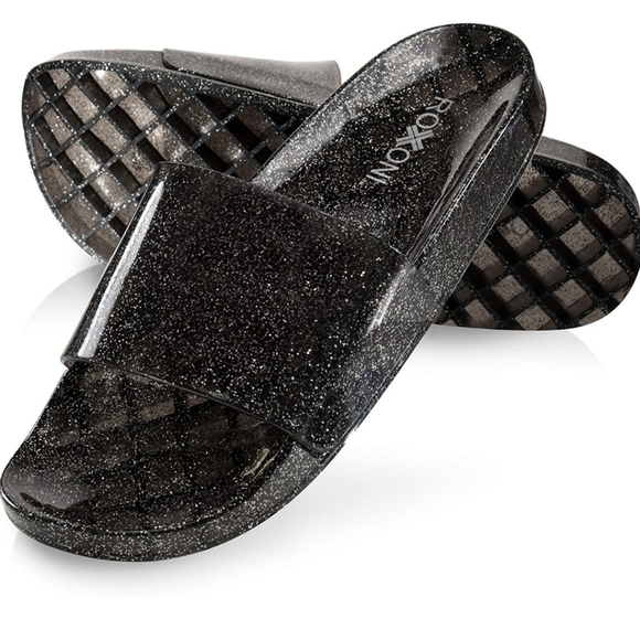 Flip Flops ( These Run Small) - Picture 1 of 4